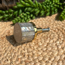 Load image into Gallery viewer, Shell Knob - Abalone