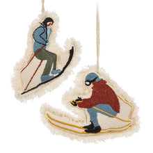 Load image into Gallery viewer, Skiers Ornament