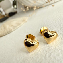 Load image into Gallery viewer, Tresna Heart Stud Earrings - Gold