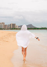 Load image into Gallery viewer, The Cocoon Surf Poncho Women's - Seashell