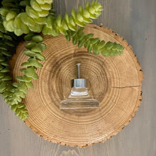 Load image into Gallery viewer, Square Flat Clear Knob Large
