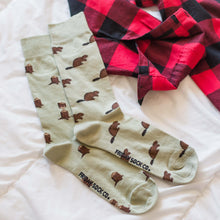 Load image into Gallery viewer, Men&#39;s Beaver &amp; Log Socks
