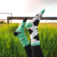 Load image into Gallery viewer, Women&#39;s Cow Spots Socks
