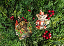 Load image into Gallery viewer, Christmas Mouse With Present Ornament
