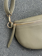 Load image into Gallery viewer, Crossbody Bag - Green
