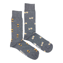 Load image into Gallery viewer, Men&#39;s Whiskey &amp; Glass Socks
