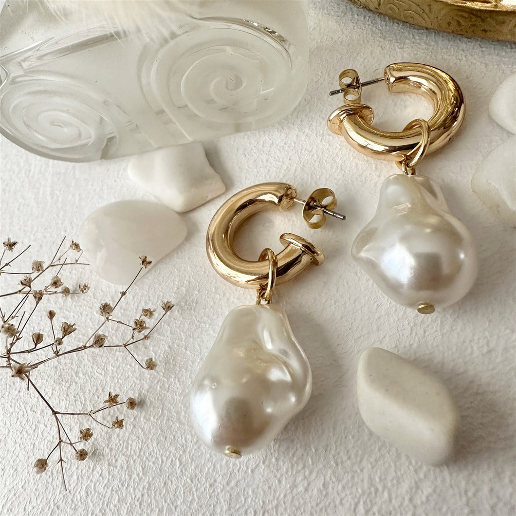 Anais Baroque Pearl Drop Earrings - Gold