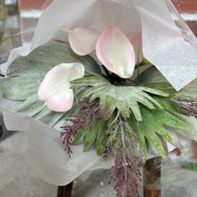 Load image into Gallery viewer, Bouquet - Calla Lily
