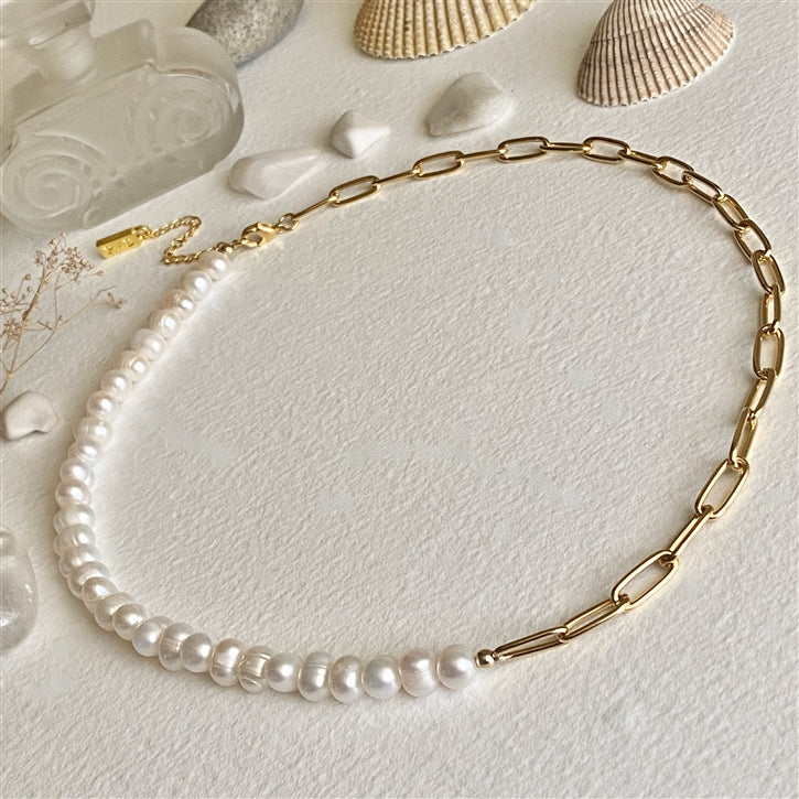 Champs - Élysées Freshwater Pearl and Gold Paperclip Chain Necklace