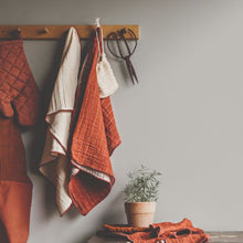 Load image into Gallery viewer, Heirloom Oven Mitt - Cinnamon Stick
