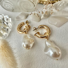 Load image into Gallery viewer, Anais Baroque Pearl Drop Earrings - Gold
