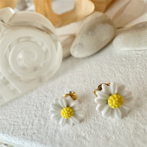 Bellis Porcelain Daisy Stud Earrings