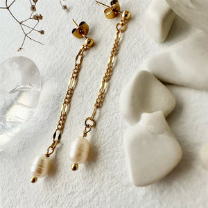 Desdemona Flat Link Patterned Chain and Freshwater Pearl Earrings - Gold