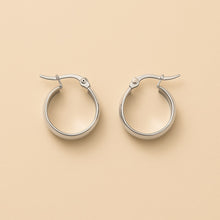 Load image into Gallery viewer, Sybil 18mm Hoop Earrings
