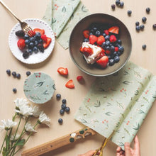 Load image into Gallery viewer, Beeswax Roll - Petite Fleur
