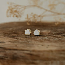 Load image into Gallery viewer, Fleck Studs - Mother Of Pearl
