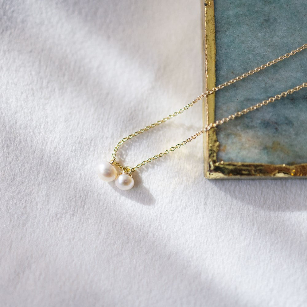 Friendship Necklace, Gold - White Pearl