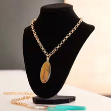 Load image into Gallery viewer, Velvet Necklace Bust 6"
