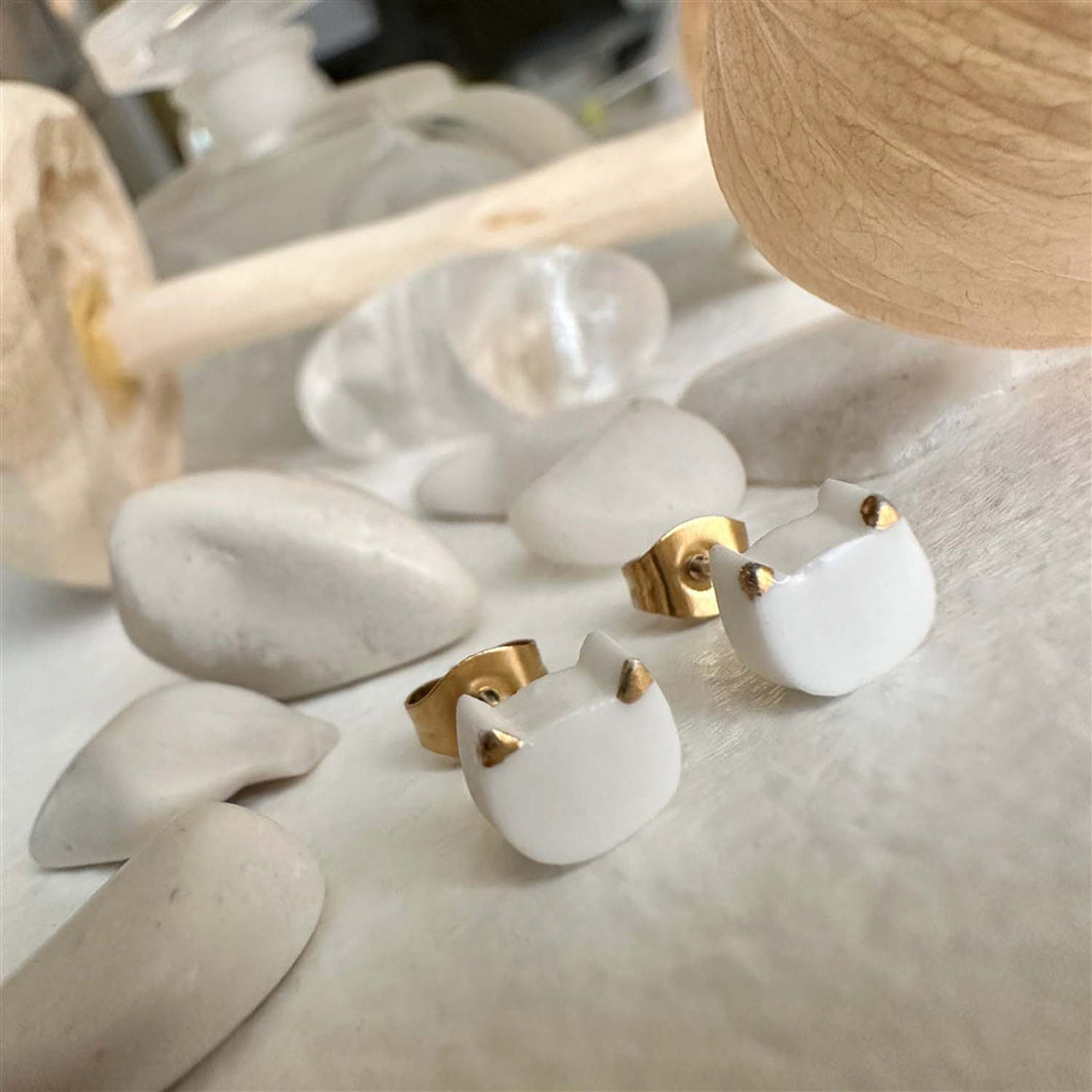 Mew Porcelain Cat Face Stud Earrings - Gold