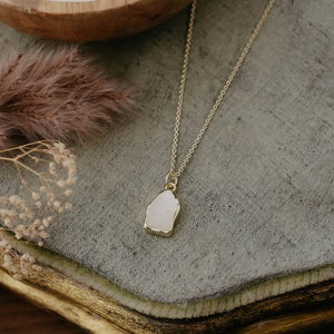 Stone Fleck Necklace - Mother Of Pearl