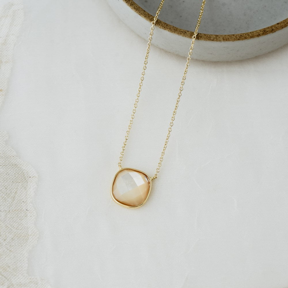 Subtle Harmony Necklace - Mother of Pearl