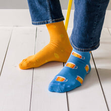 Load image into Gallery viewer, Men&#39;s Inside Out Beer Socks
