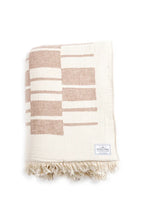 Load image into Gallery viewer, Vance Fleece Throw - Walnut
