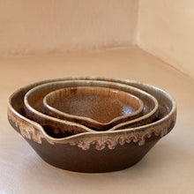 Load image into Gallery viewer, Poterie 10&quot; Medium Mixing Bowl - Mocha Latte
